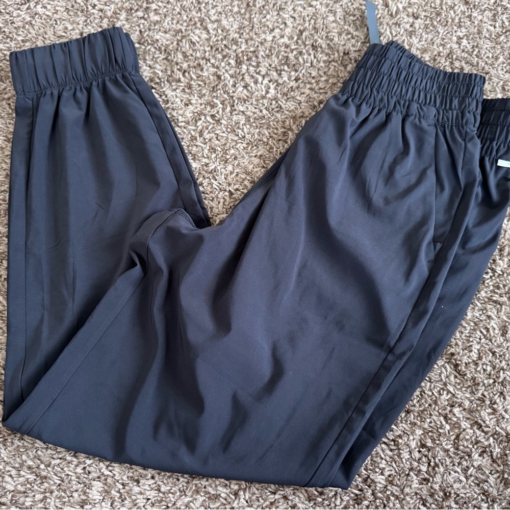 NWOT Vuori Jogger